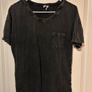 Simple Black Zella Tshirt